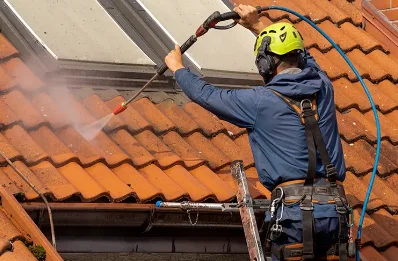 Démoussage et hydrofuge de toiture à Eyres-Moncube